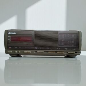 Vintage SANYO AM/FM Clock Radio Red LED Display 1970s–1980s Retro Alarm Clock